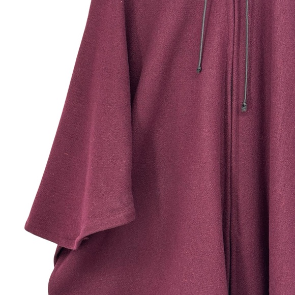 *Womens Vintage 1990’s My Maine Bag Bangor Maine 1 Size Maroon 100% Wool Poncho - Picture 2 of 14